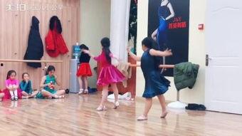 成人角色舞蹈独舞视频,独舞风采的精彩演绎