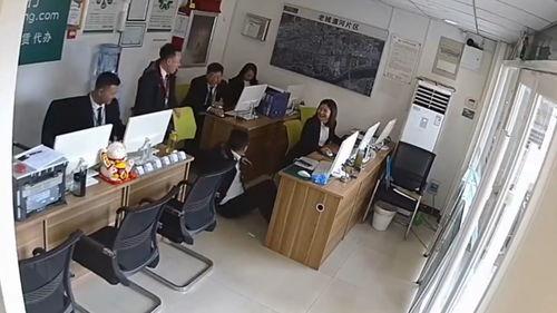 成人在教室搞笑视频